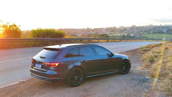 AUDI-A4-2019