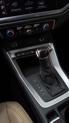 AUDI-Q3-2021