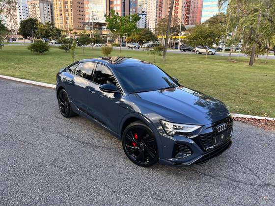 AUDI Q8 E-TRON 55 ELÉTRICO SPORTBACK PERFORMANCE BLACK QUATTRO