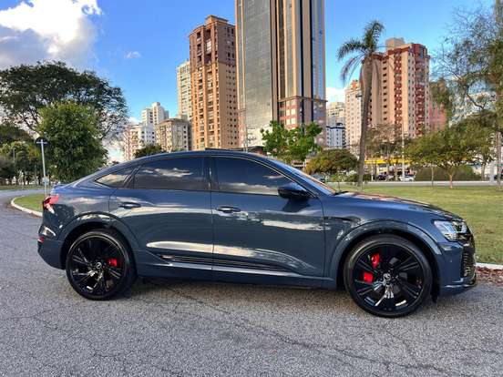 AUDI-Q8 E-TRON-2023