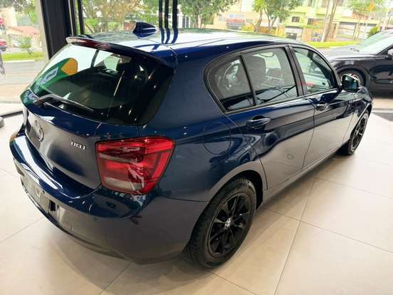 BMW-118i-2011