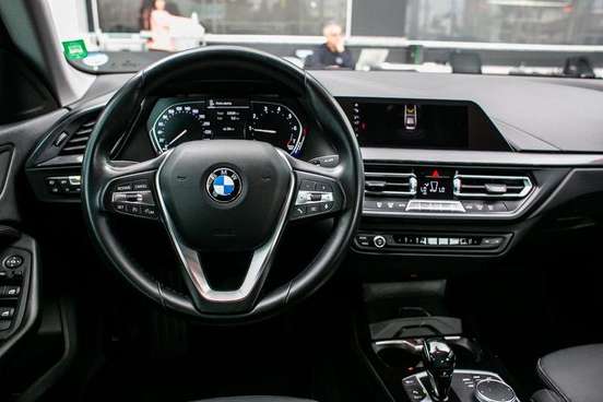 BMW-218i-2020