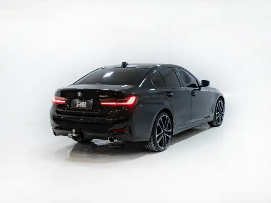 BMW-320i-2022