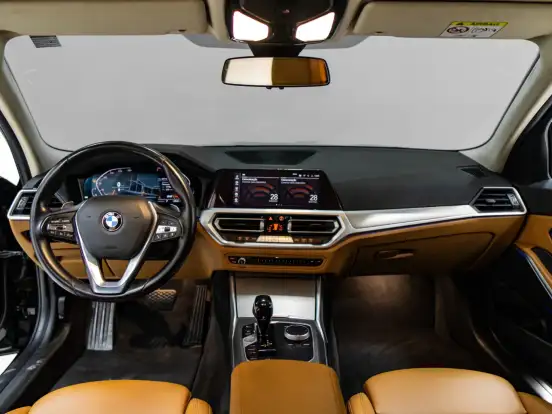 BMW-320i-2022