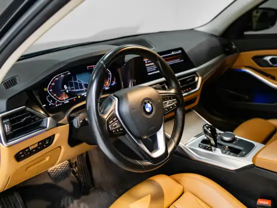 BMW-320i-2022
