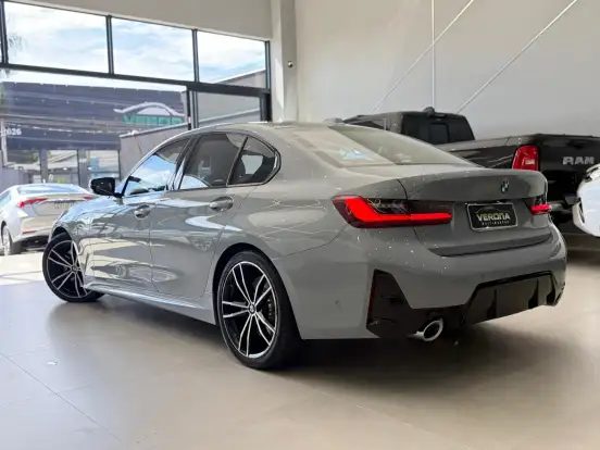 BMW-320i-2023