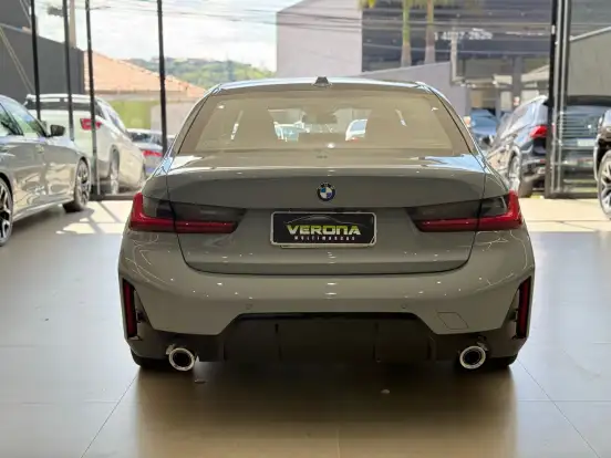 BMW-320i-2023