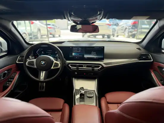 BMW-320i-2023