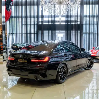 BMW-320i-2022