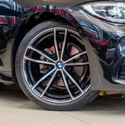BMW-320i-2022