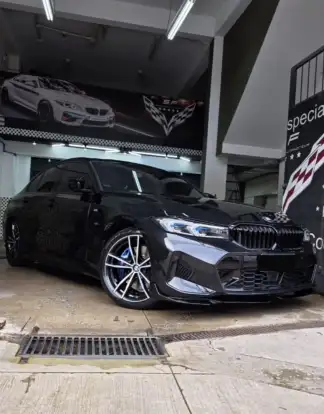 BMW-320i-2023