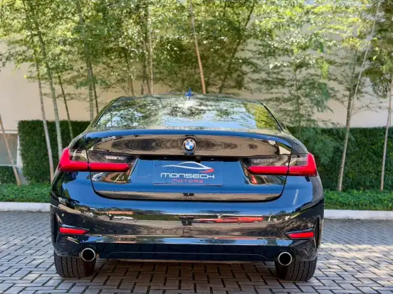 BMW-320i-2020