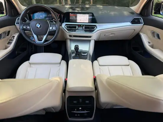 BMW-320i-2020