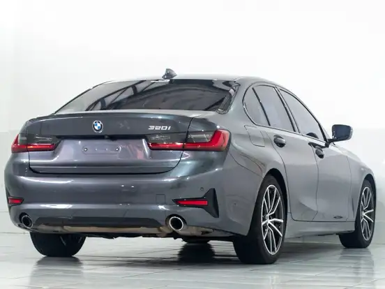BMW-320i-2.0 16V TURBO GASOLINA SPORT GP AUTOMÁTICO BMW-320i-2021