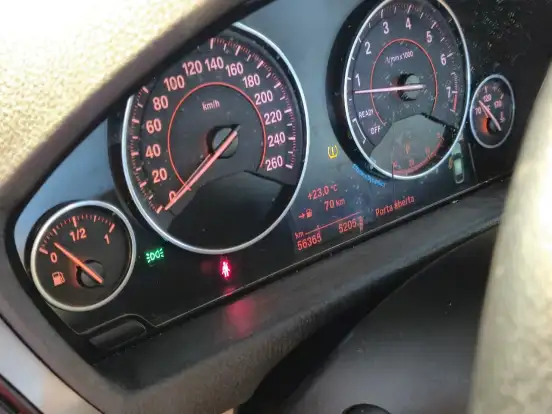 BMW-320i-2015