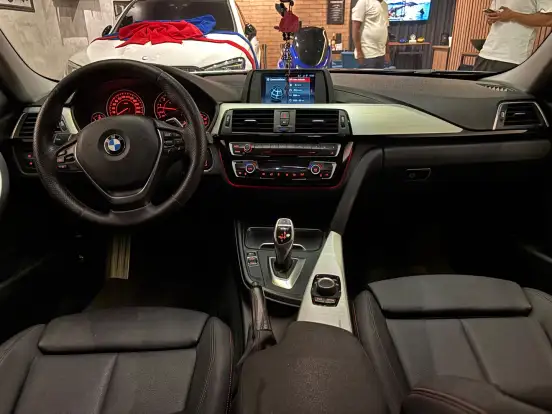 BMW-320i-2017