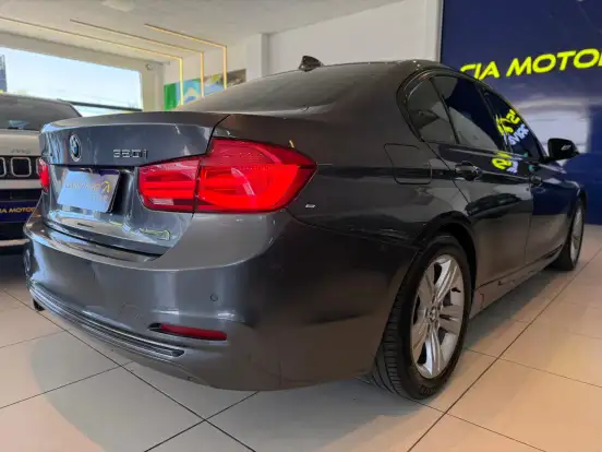 BMW-320i-2015