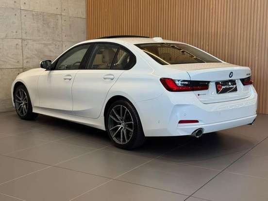BMW-320i-2024
