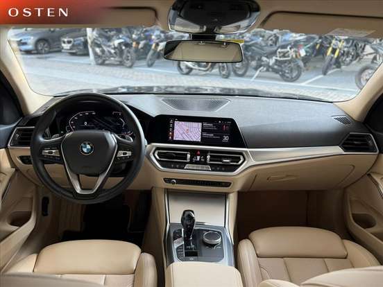BMW-320i-2021