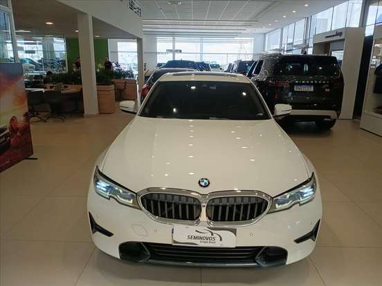BMW-320i-2021