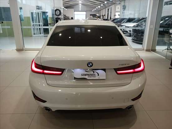 BMW-320i-2021