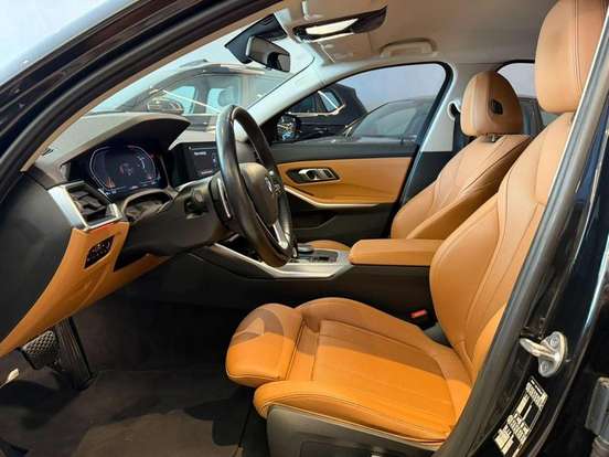 BMW-320i-2022