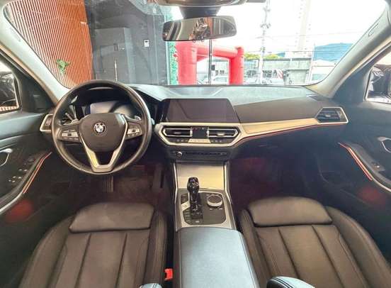 BMW-320i-2021