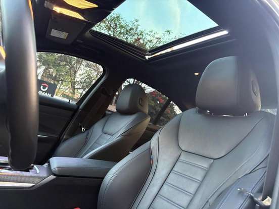 BMW-320i-2024