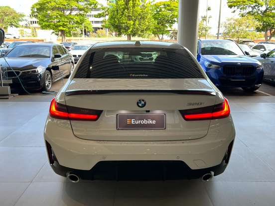 BMW-320i-2024