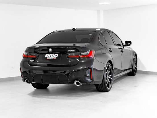 BMW-320i-2023
