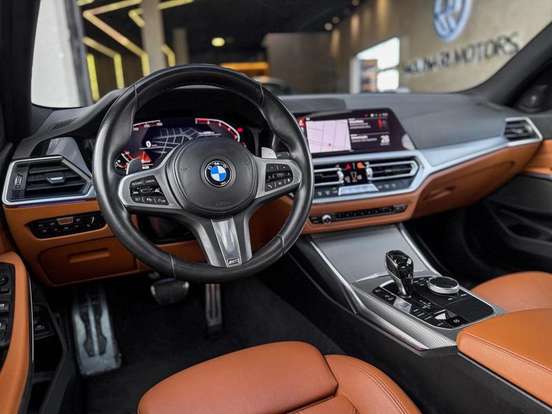 BMW-320i-2021