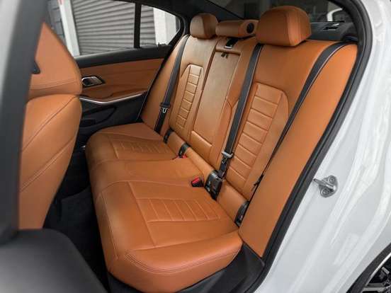 BMW-320i-2021