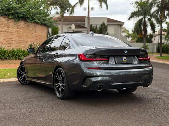 BMW-320i-2021