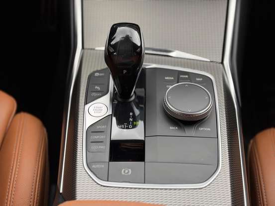 BMW-320i-2021