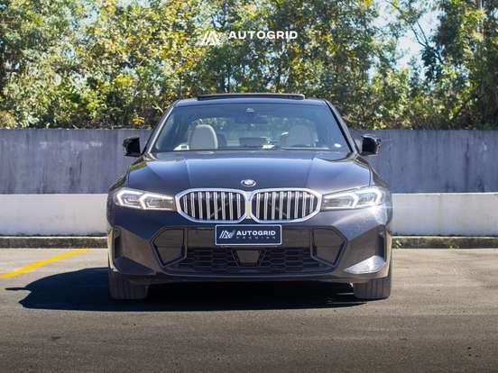 BMW-320i-2023