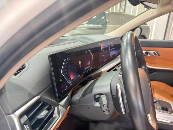 BMW-320i-2023
