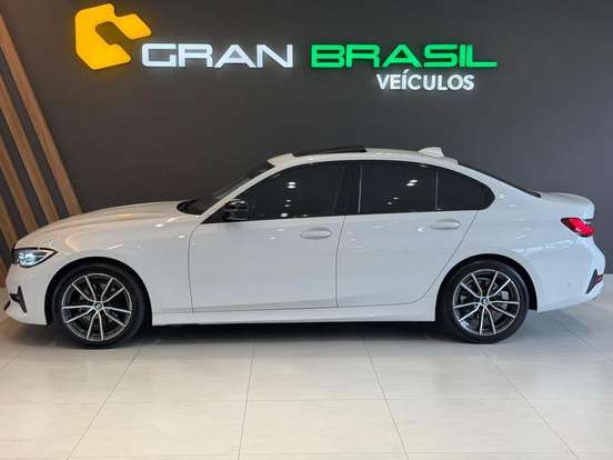 BMW-320i-2022