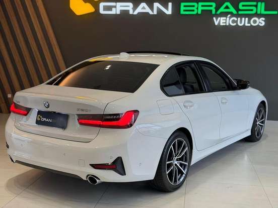 BMW-320i-2022