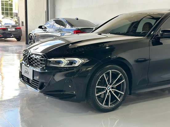 BMW-320i-2023