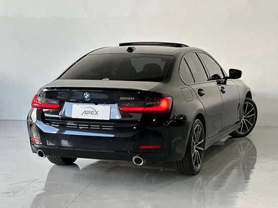BMW-320i-2023