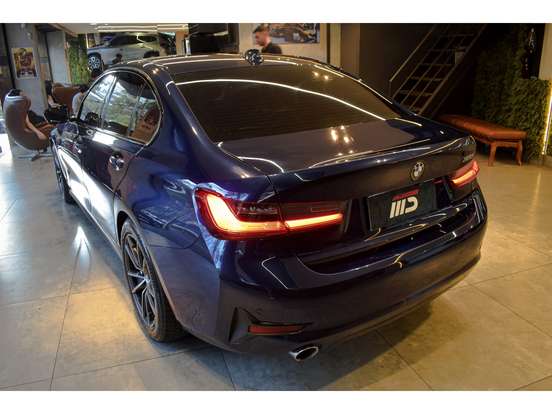 BMW-320i-2019