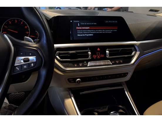 BMW-320i-2019