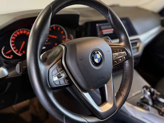 BMW-320i-2.0 16V TURBO GASOLINA SPORT AUTOMÁTICO BMW-320i-2020