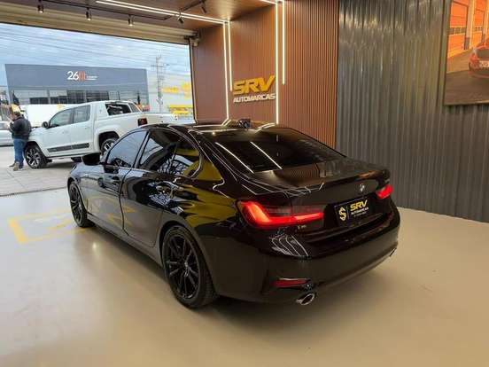 BMW-320i-2020