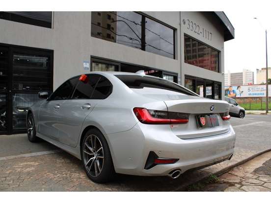 BMW-320i-2020