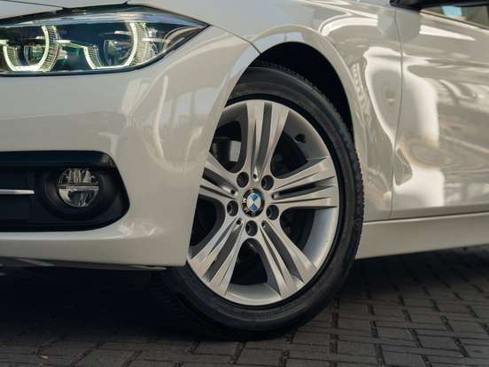BMW-320i-2.0 SPORT 16V TURBO ACTIVE FLEX 4P AUTOMÁTICO BMW-320i-2017
