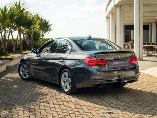 BMW-320i-2.0 SPORT 16V TURBO ACTIVE FLEX 4P AUTOMÁTICO BMW-320i-2017