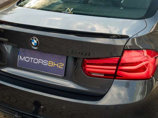 BMW-320i-2017