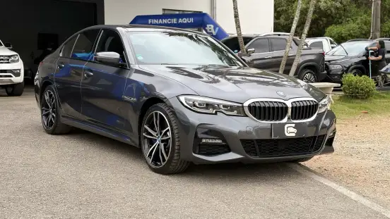 BMW-330e-2022