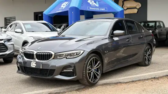 BMW-330e-2022